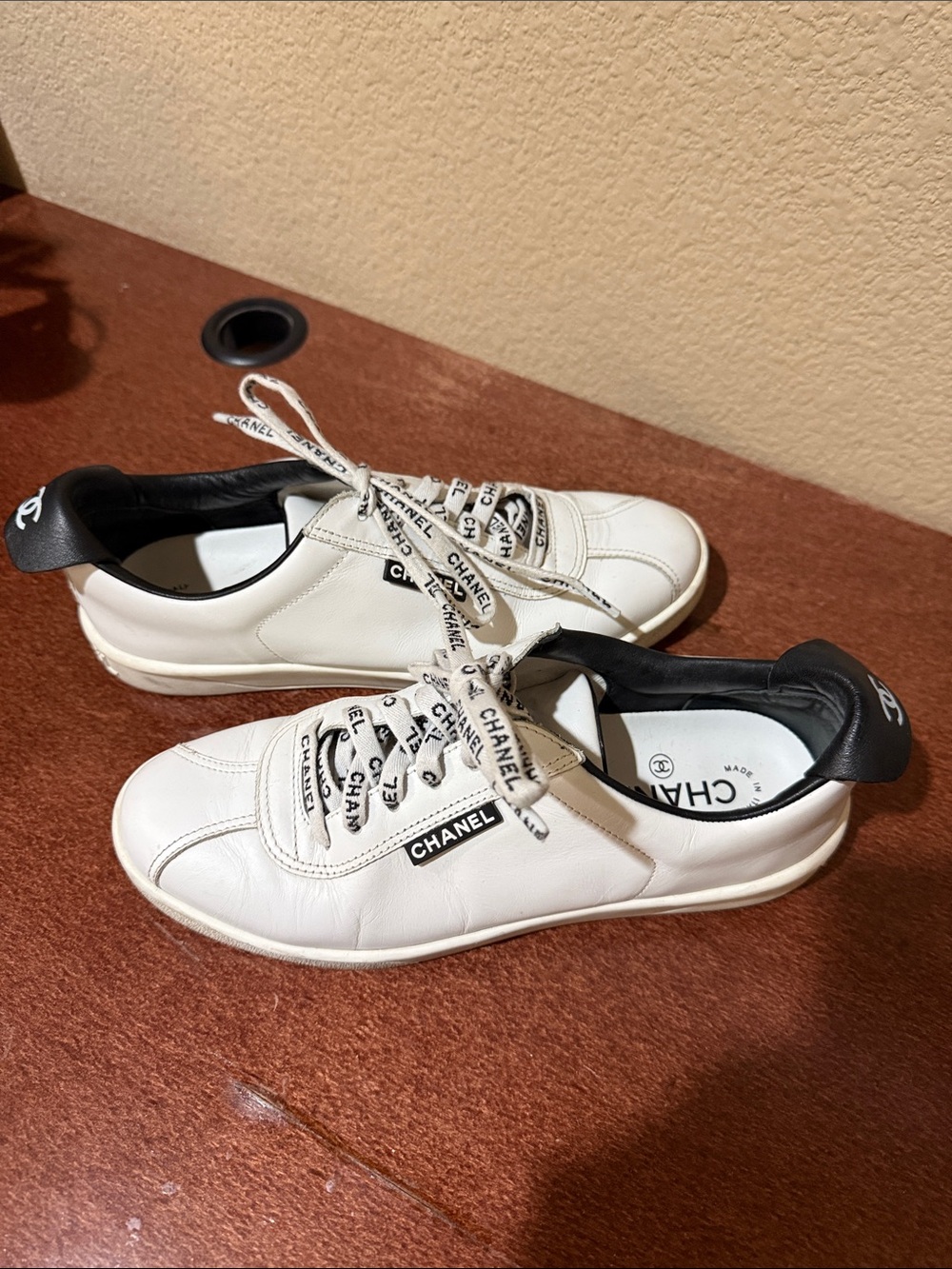 CHANEL White Leather women’s Sneakers with Black Heel Tabs size 38.5